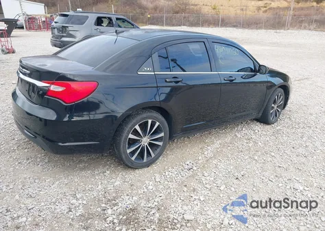 2013 Chrysler 200 Touring z USA, uszkodzony, nr VIN 1C3CCBBGXDN706657